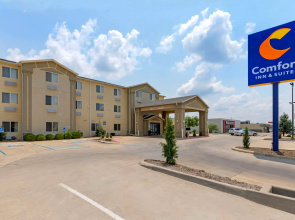 Comfort Inn & Suites Ponca City near Marland Mansion