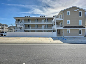 Welcoming Wildwood Condo ~ 1 Block to Beach!