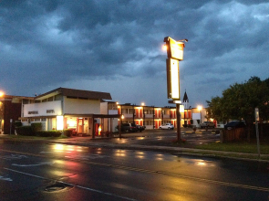 Imperial Motel