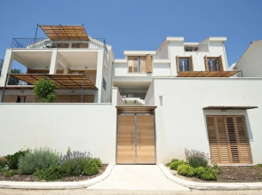 EOL Apartments