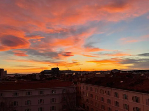 Vue sur rade appartement élégant vaste climatisé étage élevé ascenseur proche parking et toutes commodités au cœur du Toulon historique