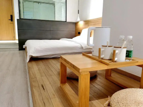 Kaixuan Motian Hotel with river view