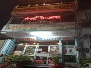 OYO 86469 Mahadev Hotel