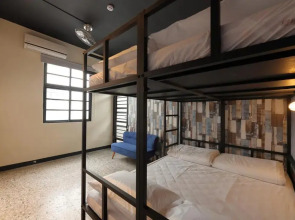 Topbunk Hostel