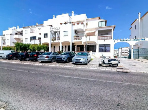 Holiday 1 Bed Apartment With Pool in Albufeira