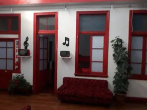 Hostal Retro House