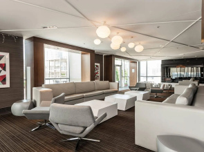 Life Suites - Front and Spadina