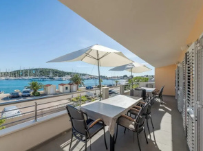 Seafront apartments Marija with terrace and mooring