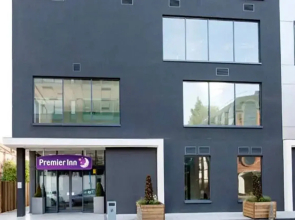 Premier Inn Woking Town Centre