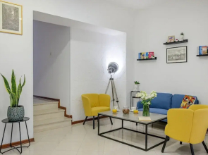 Yellow house with private parking