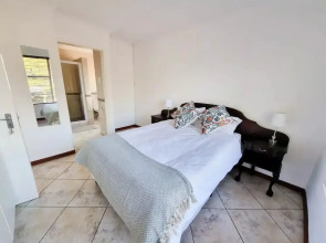 Stylish one bed Apartment in Strydom Park - 2168