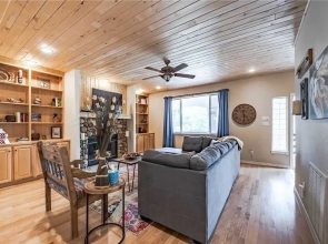 Little Creek Retreat - Four Bedroom Cabin with Hot Tub