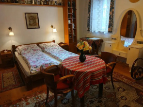 Room in Farmhouse - Rustic Charm - two Bedroom Suite 8601