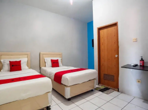 RedDoorz Syariah near Margonda Raya