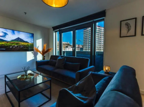 The Skyline Suite - *Private Balcony* *Views*