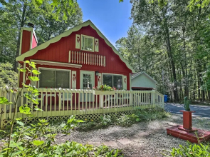 Lovely Roscommon Cabin < 3 Mi to Higgins Lake!