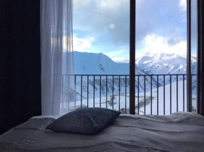 VISTA GUDAURI- Family, Friends and the Mountains