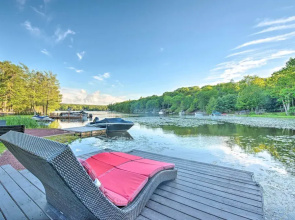 Hot Tub & Fire Pit: Waterfront Lake Harmony Home