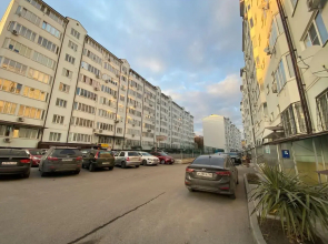 Sutki26 on Nezhnova Street 21 bldg. 2