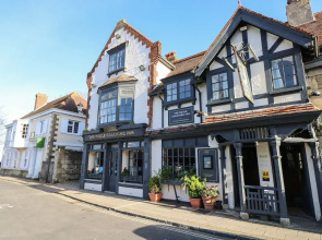 8 Munday Cottages