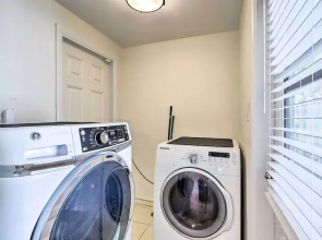 Cute & Cozy Florida Duplex: Walk to Beaches!