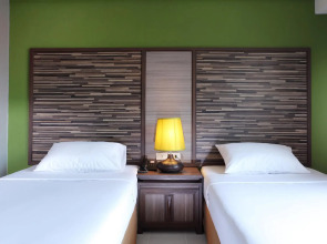 Rambuttri Village Inn & Plaza