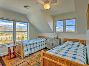 Sunny Beach House Getaway - Steps From Water!