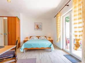 Mare-More studio w balcony and beach front and view