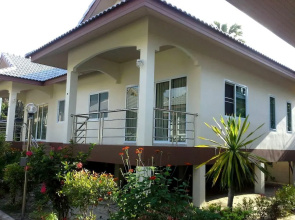 Krisada Beach Resort