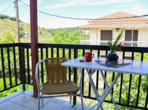 Comfy green studio/just 150m to the beach