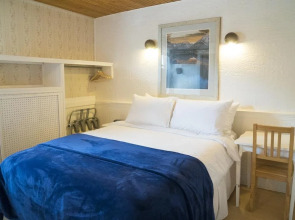 Blue Mountain Lodge Bed & Breakfast