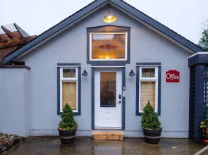 Harrison Heritage House and Cottages - Harrison Hot Springs