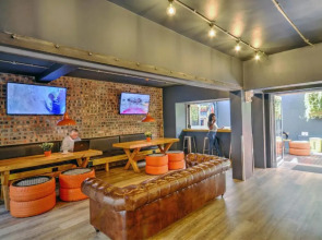 Never at Home Green Point - Hostel