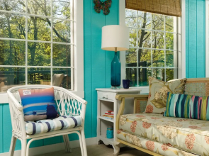 Looking Glass Beachfront Inn