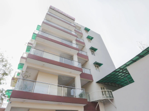 Capital O 78896 Hotel Green Apple 1