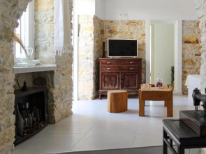 Laina Traditional Guest House
