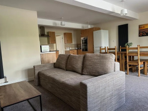 Lovely 2-bed Apartment in Stroud