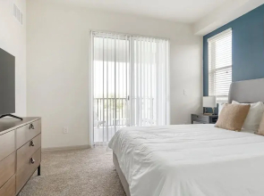 Landing Fort Myers - Eastwood Village