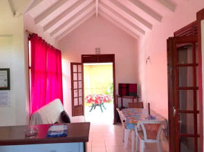 House With 2 Bedrooms in Saint-françois, With Pool Access, Furnished Garden and Wifi - 3 km From the Beach