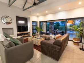 Villa Thornybush Light and Elegantly Designed Villa