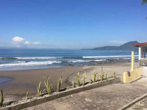 Wisma Mila Tepi Pantai Karang Hawu