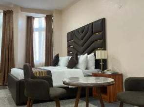 De Silver Green Luxury Hotel