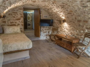 Karyoupolis Lounge Cave House