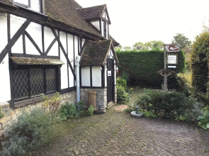 Stunning 1-bed Cottage in Ashford William Harvey