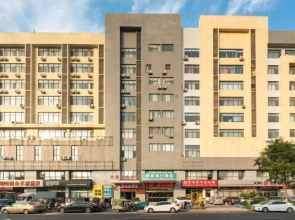 Lianjia Holiday Hotel(Jigang Senior High School)