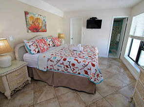 Island Shores 550 3 Bedroom Condo by RedAwning
