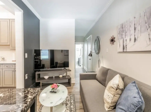 Upscale 2BR With King Bed-prime Location