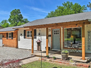 Walk to Oaklawn Racing: Hot Springs Home!