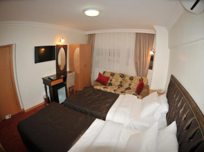 Palace Point Hotel