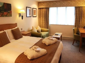 Redwood Hotel  Country Club